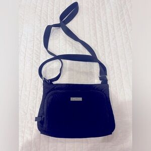 Vera Bradley crossbody with adjustable strap like new